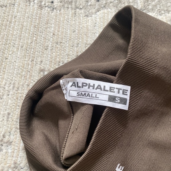 Alphalete amplify 4.5 inch shorts in mocha - Picture 8 of 8